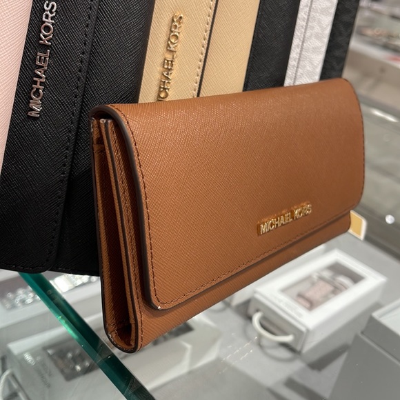 MICHAEL KORS JET SET TRAVEL LARGE TRIFOLD WALLET LUGGAGE COLOR - Picture 2 of 16